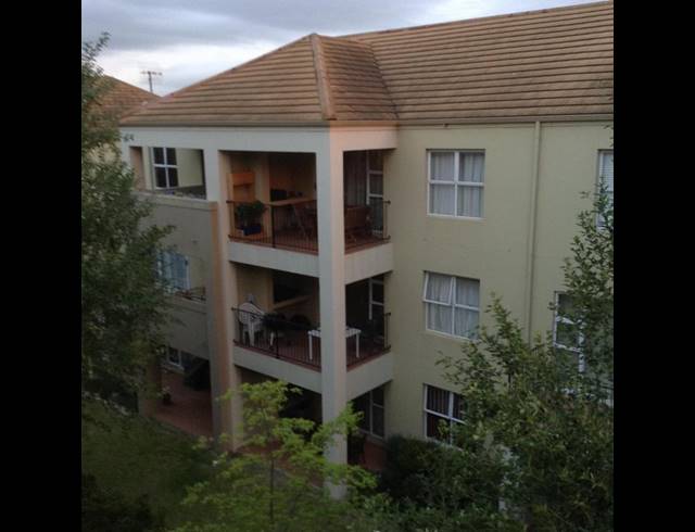 2 BEDROOM APARTMENT FOR SALE IN VREDEKLOOF EAST